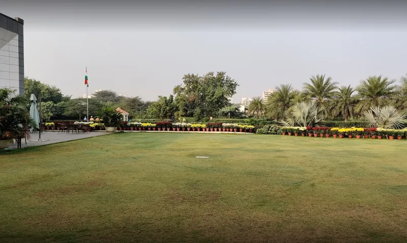 Karma Lakelands Photo2